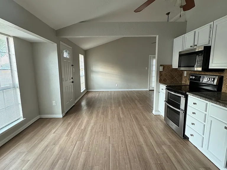 9502 Timberbluff Ct — Photo 7