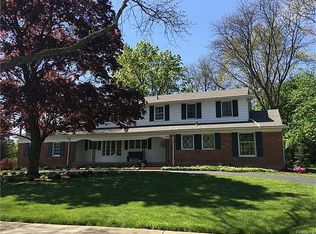 2425 S Bradway Blvd, Bloomfield Hills, MI 48301