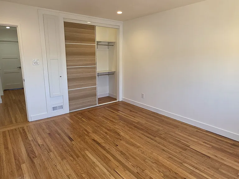 54 N Mayfair Ave — Photo 28