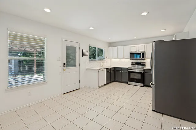 153 Hanging Moss Dr — Photo 10