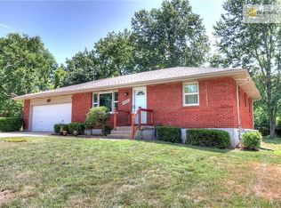 3705 N Elmwood Ave, Kansas City, MO 64117