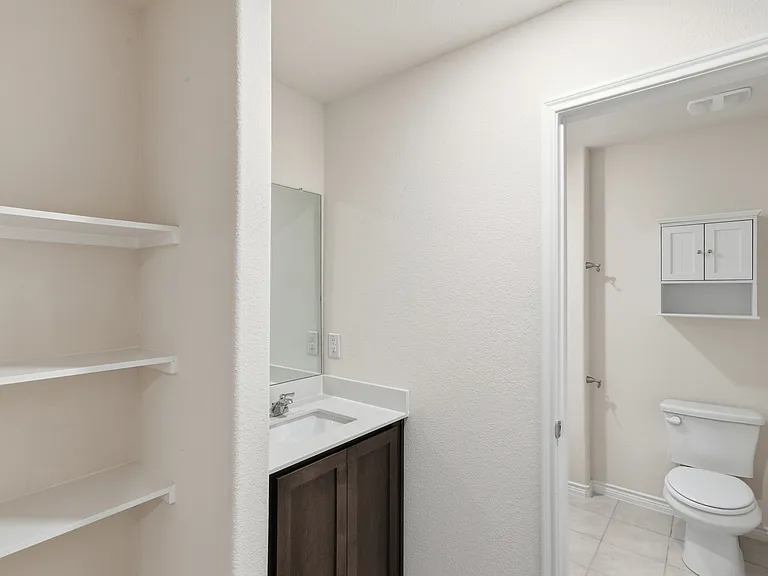 415 Boston Rd — Photo 26