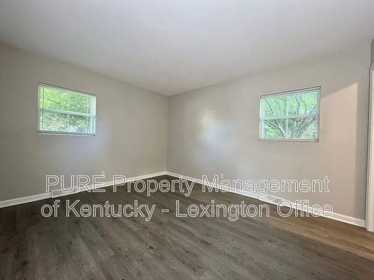 2408 Shandon Dr — Photo 19