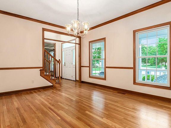 3rd image of 125 Cassidy Ct