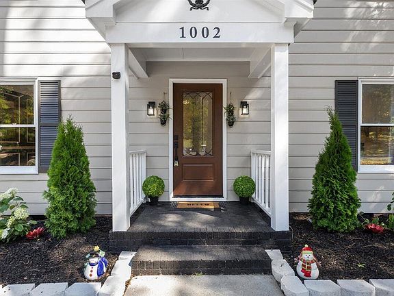 5th image of 1002 Apache Ln