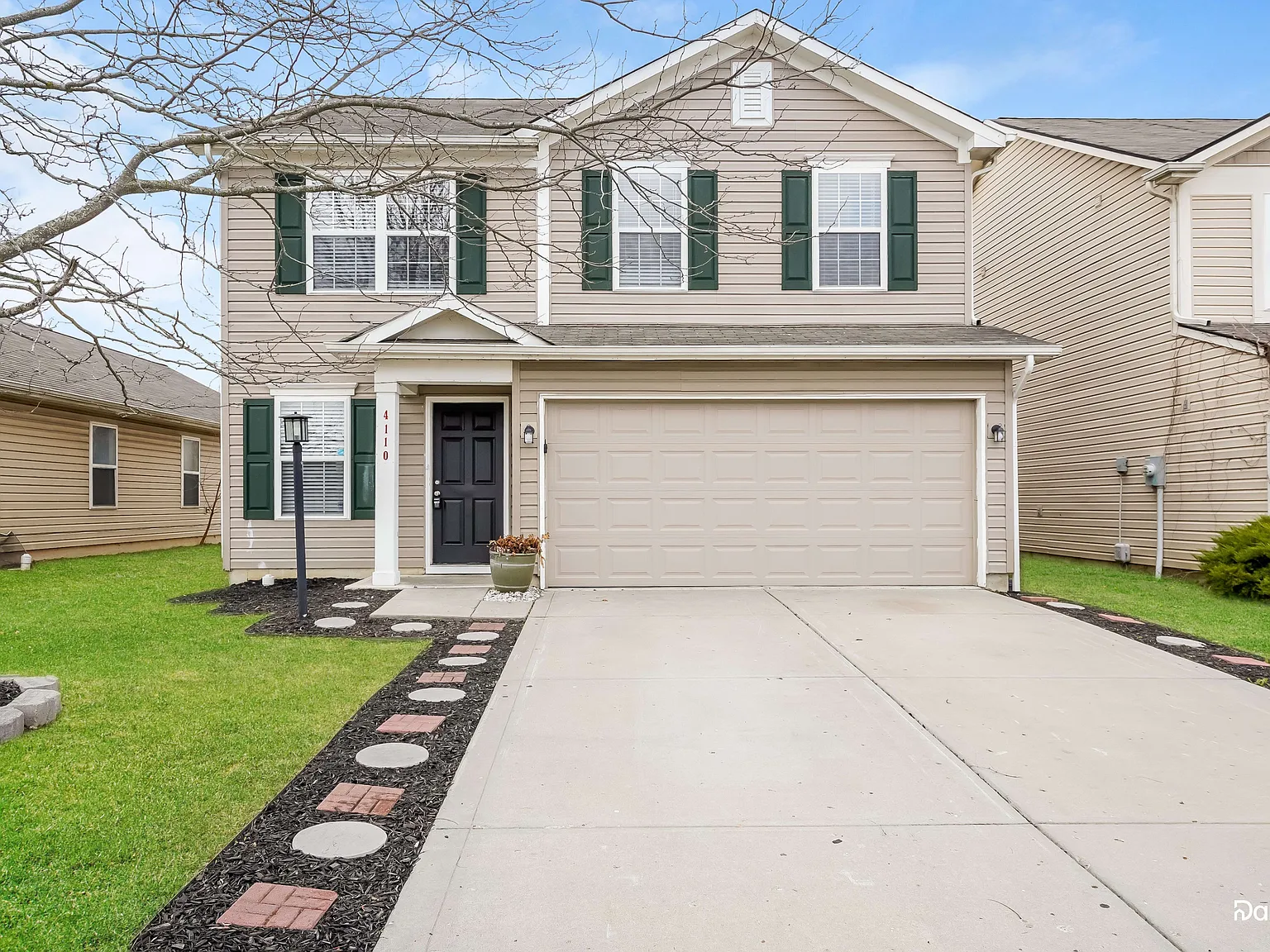 3 bed, 2.5 bath, 1992 sqft, $1,950 — Photo 1
