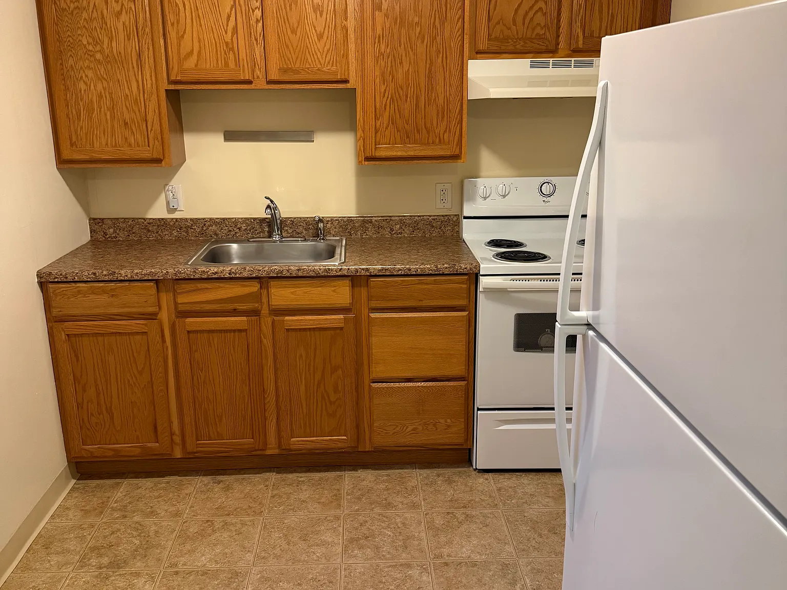 1 bed, 100 sqft, $650 — Photo 2