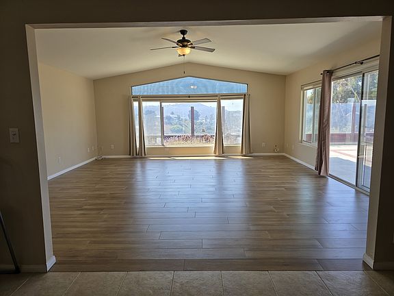 Large Family Room.
20 x 20.