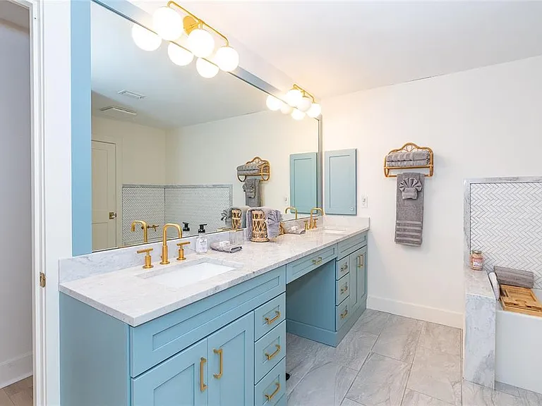320 Anchor Row — Photo 24