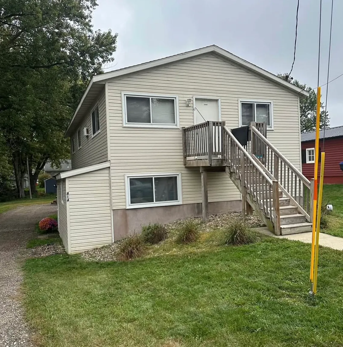 414 Byron Ave N — Photo 1