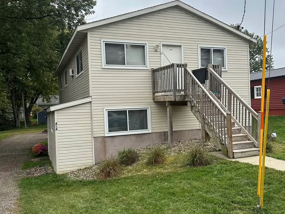 414 Byron Ave N