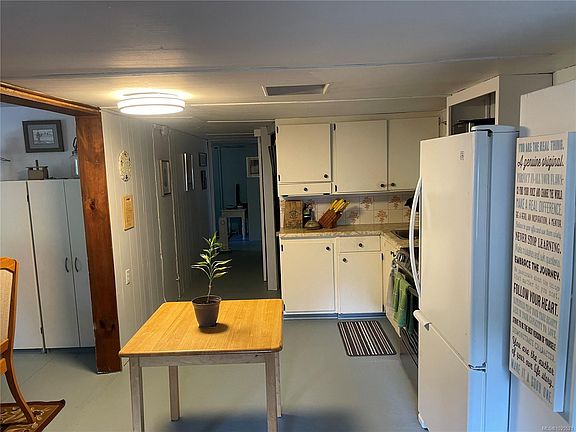 3rd image of 247 Huson Rd