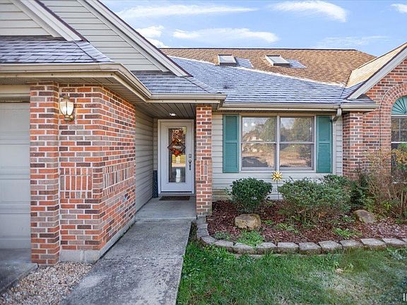 2nd image of 5825 Lincoln Pointe Blvd