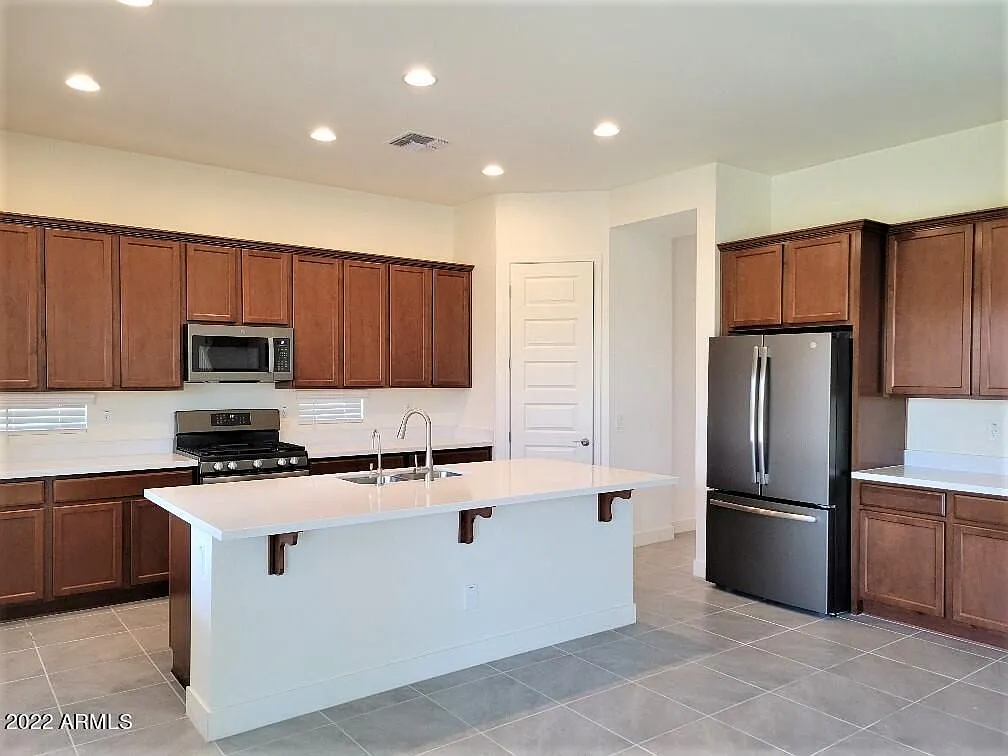 5 bed, 3490 sqft, $3,495 — Photo 4
