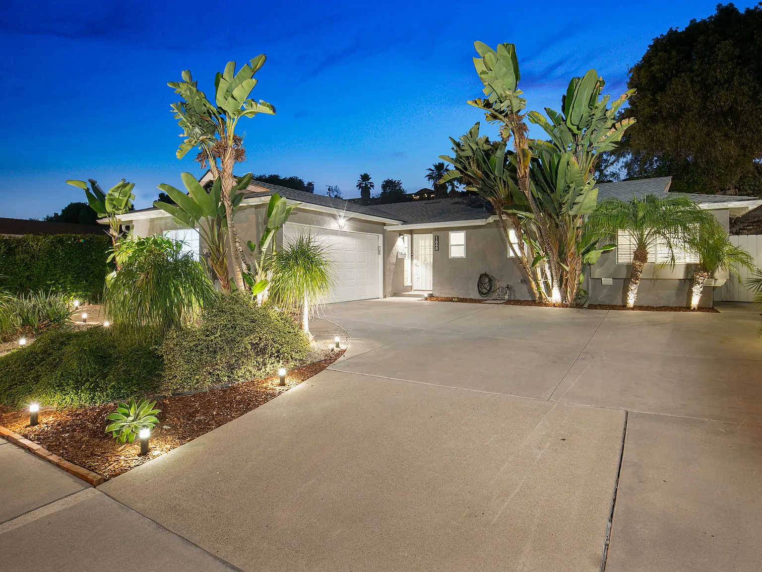 1648 El Prado Avenue — Photo 2