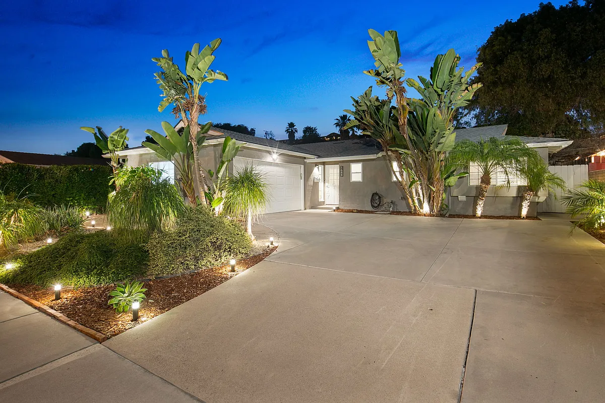 Building Photo - 1648 El Prado Ave