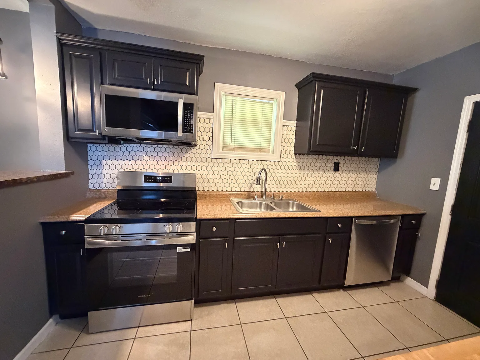 2 bed, 732 sqft, $1,950 — Photo 3