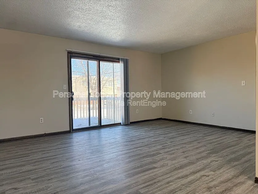 3 bed, 1.0 bath, $1,100 — Photo 4