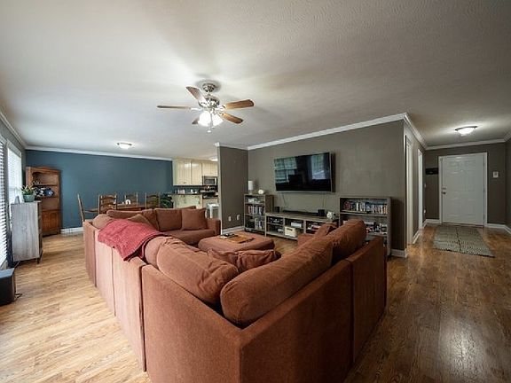4th image of 215 Desperado Ave