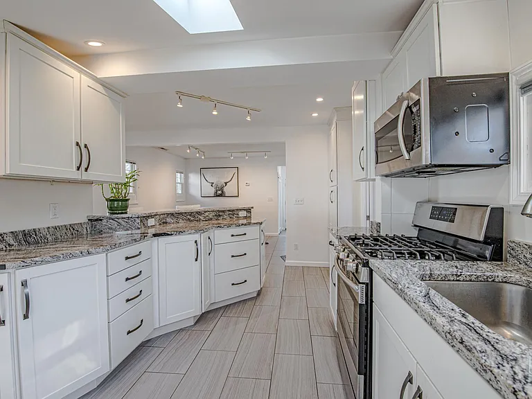 114 Mull Ave — Photo 8