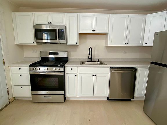3rd image of 1905-07 W Genesee St #2