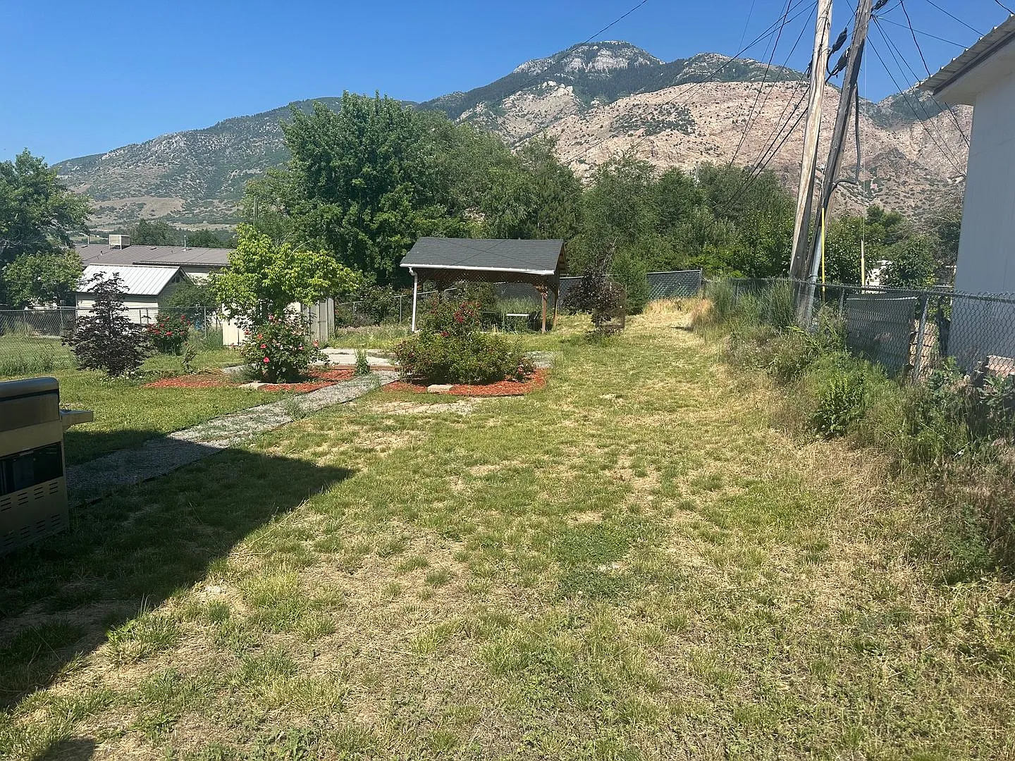 Great Tri-level home mountian views — Photo 2