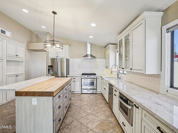 2nd image of 6055 E Rochelle St