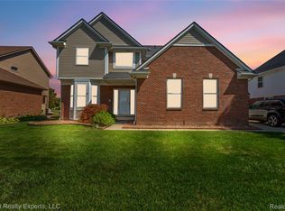 21377 Waverly Dr, Macomb, MI