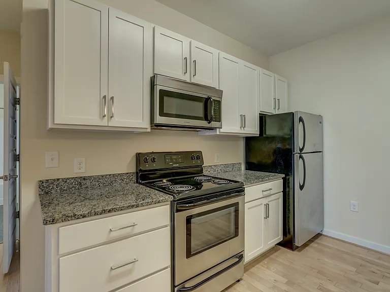 909 Perry St — Photo 26