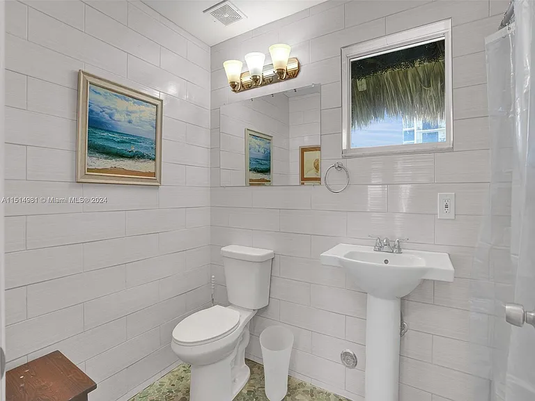 900 N Surf Rd #2 — Photo 16
