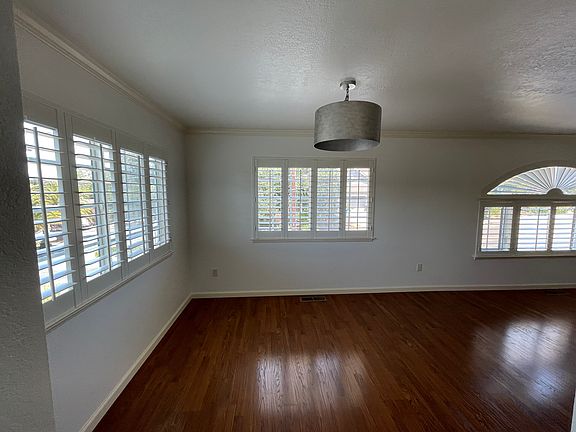 3rd image of 108 Powell Ave APT D