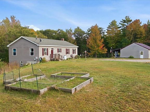 3rd image of 831 Litchfield Road