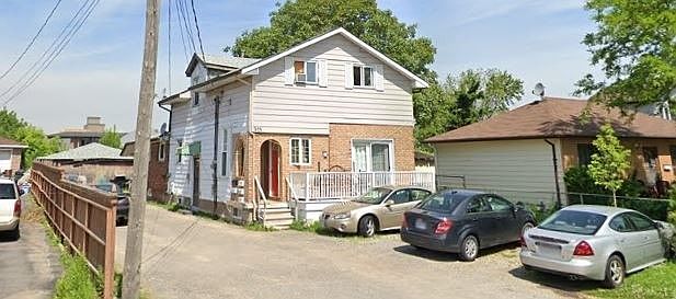 2nd image of 255 Margaret Ave