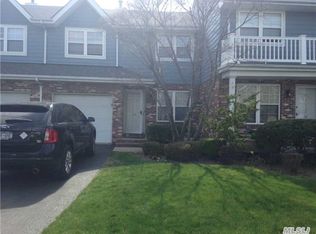 26 Broadlawn Dr, Central Islip, NY 11722