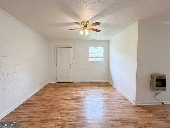 3rd image of 243 Glenn St