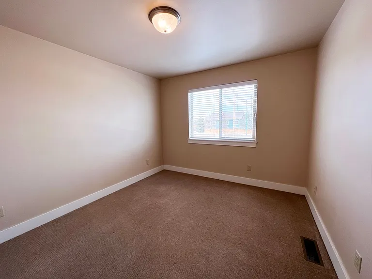2777 Hedgerow Ct — Photo 6