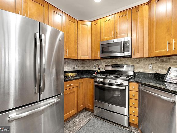 5th image of 1320 N Wayne St APT 101