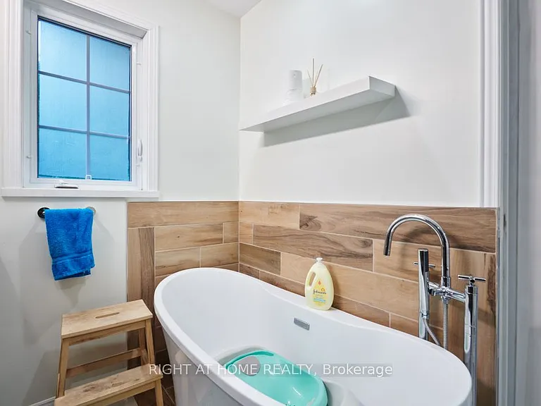 47 Tobermory Cres — Photo 17