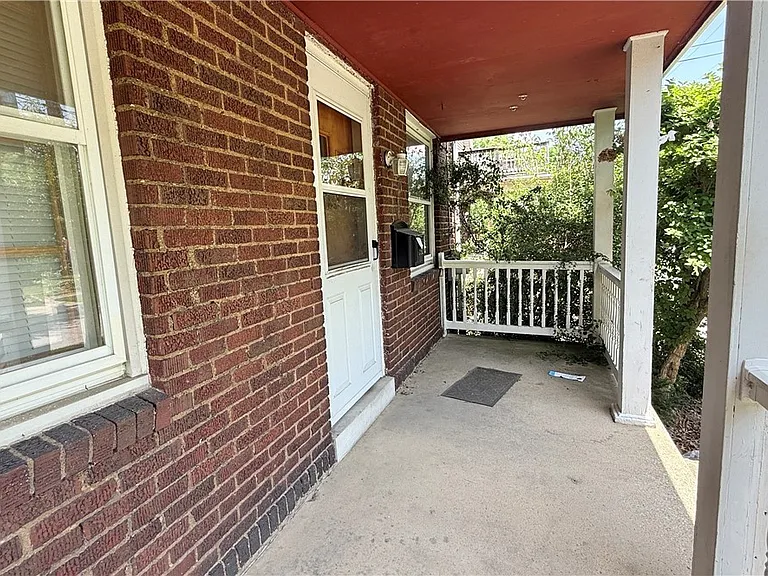 592 Lindell St — Photo 5