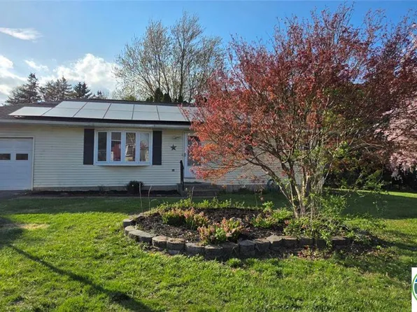 8 Babbling Brook Rd, Easton, PA 18045