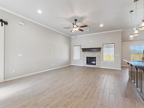 3rd image of 1025 NE 33rd Ter