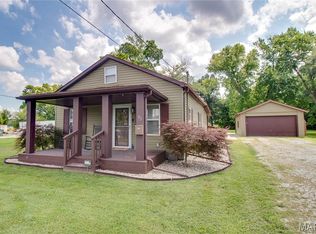 33 S Williams St, Cottage Hills, IL 62018