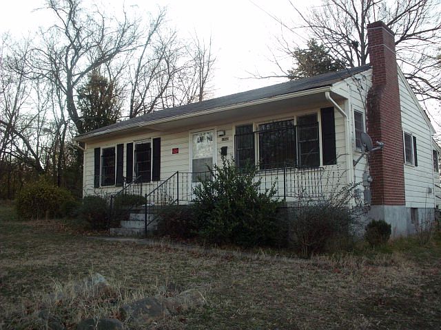 2nd image of 1302 Lamar St