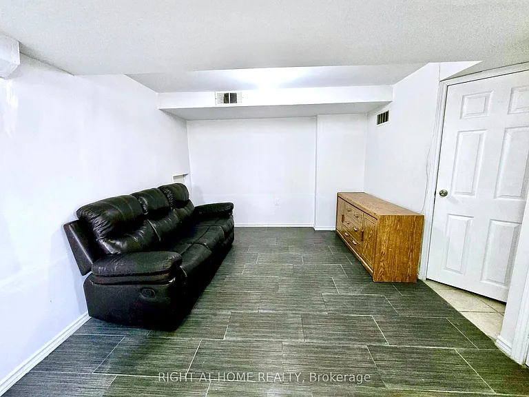 55 Velvet Grass Ln #B — Photo 4