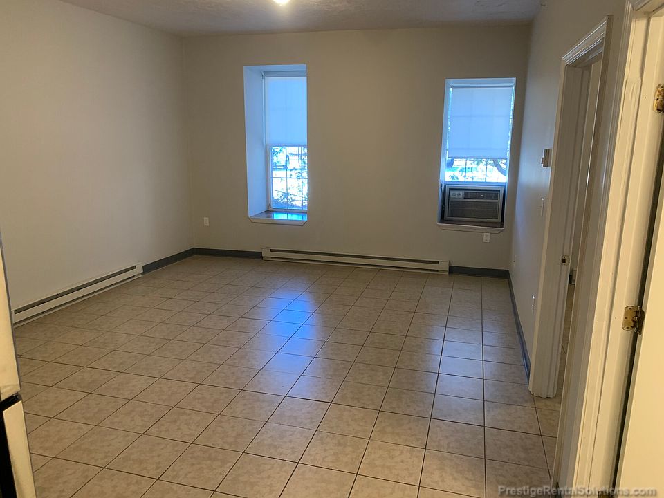 1st image of 13 Willow St #102
