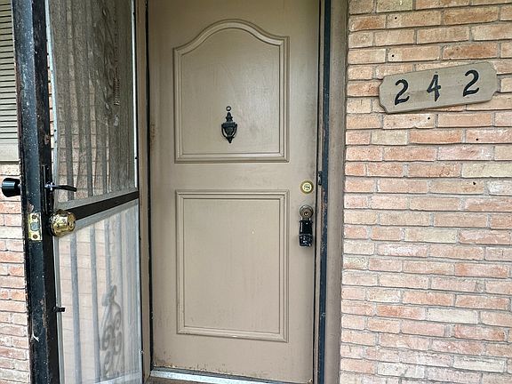 3rd image of 242 ZEPHYR DR