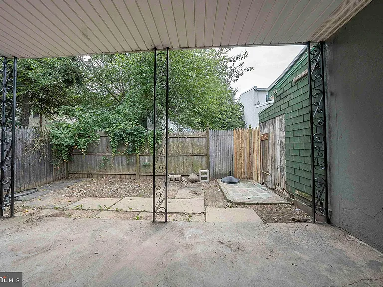 201 Dupont St — Photo 57