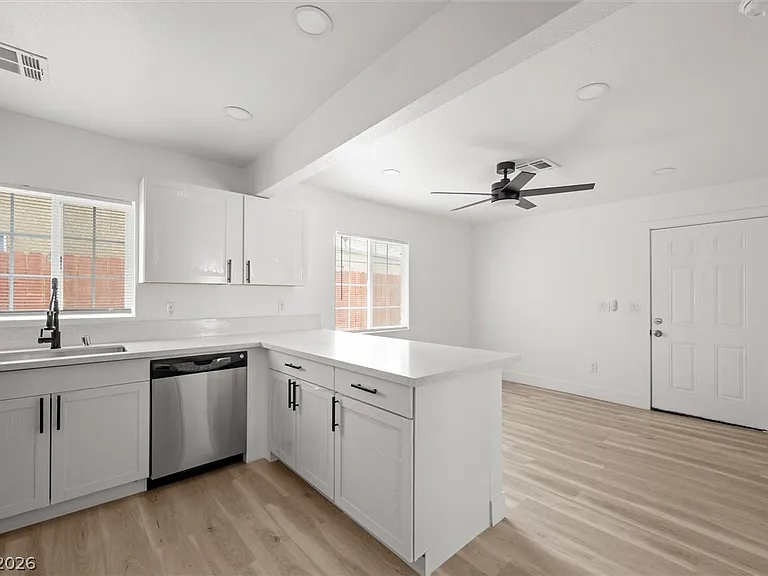 623 N 10th St #D — Photo 7