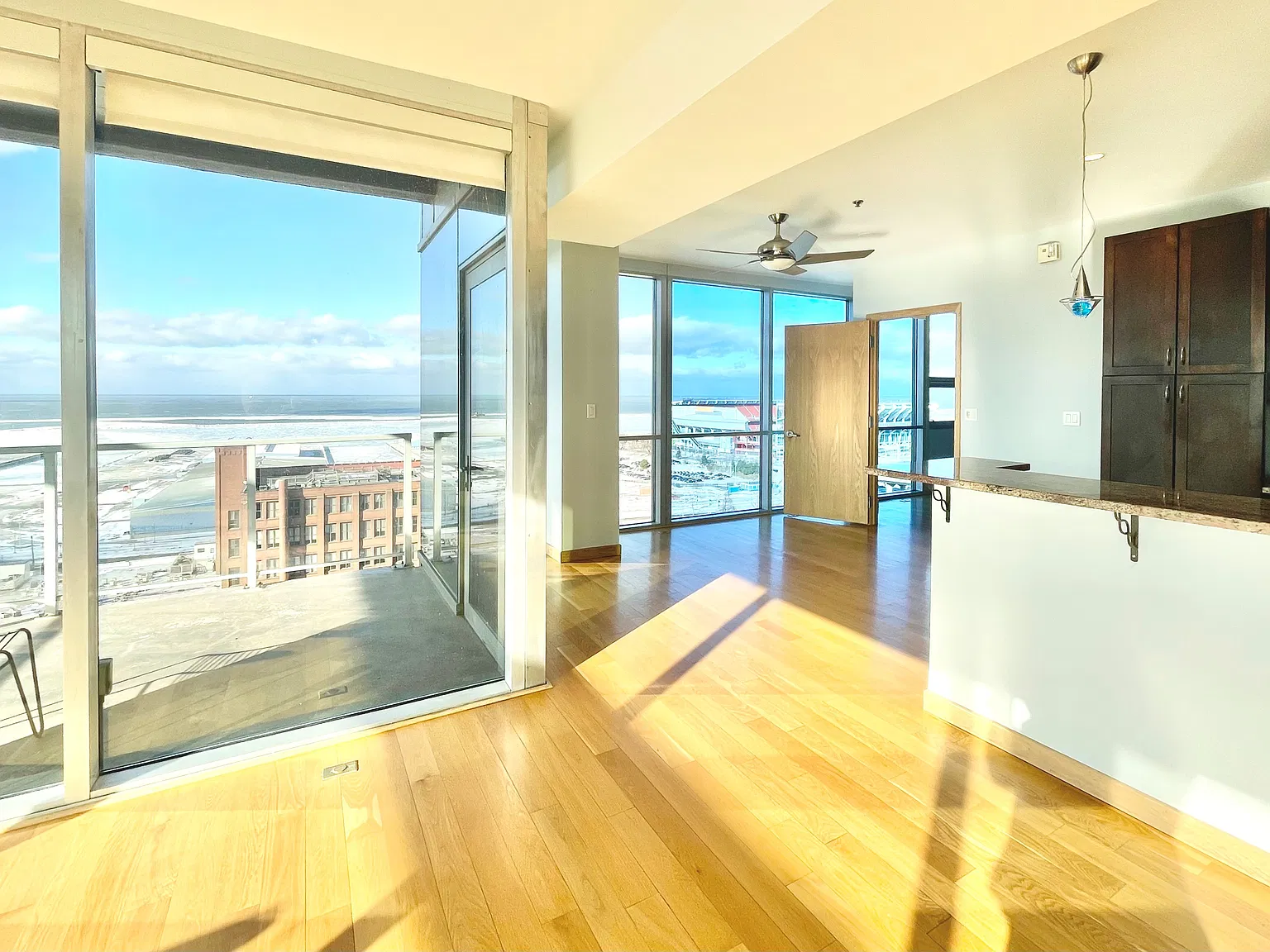 2 bed, 2.5 bath, 1855 sqft, $3,950 — Photo 4
