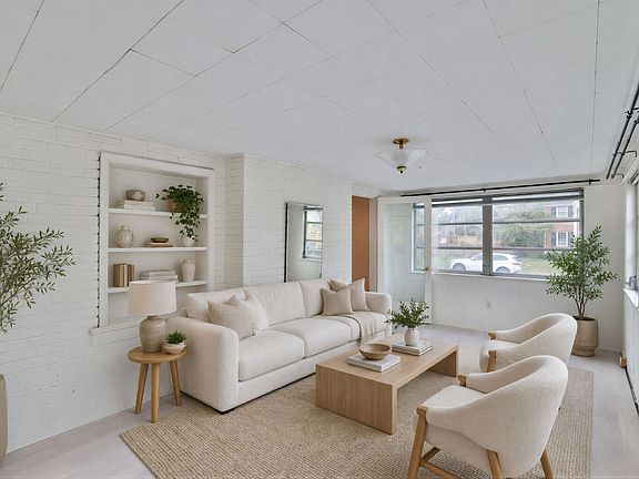 3rd image of 608 Cloverfield Pl